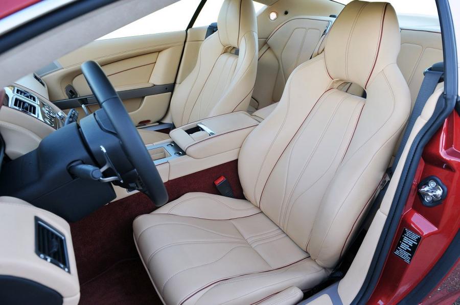 Интерьер Aston Martin DB9 2013 года  (NA) (фото 33 из 60)